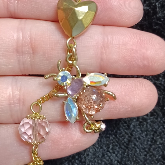 BETSEY JOHNSON PEARL AND BEE FLORAL LAYERED NECKLACE 🐝 - Picture 9 of 10